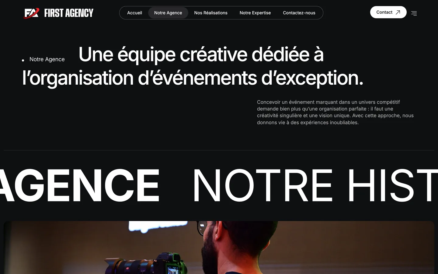 Notre Agence page with a large headline and a scrolling Notre Histoire marquee.